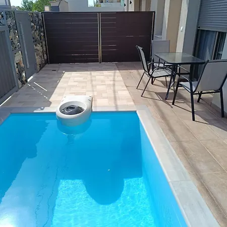 Magnolia With Pool